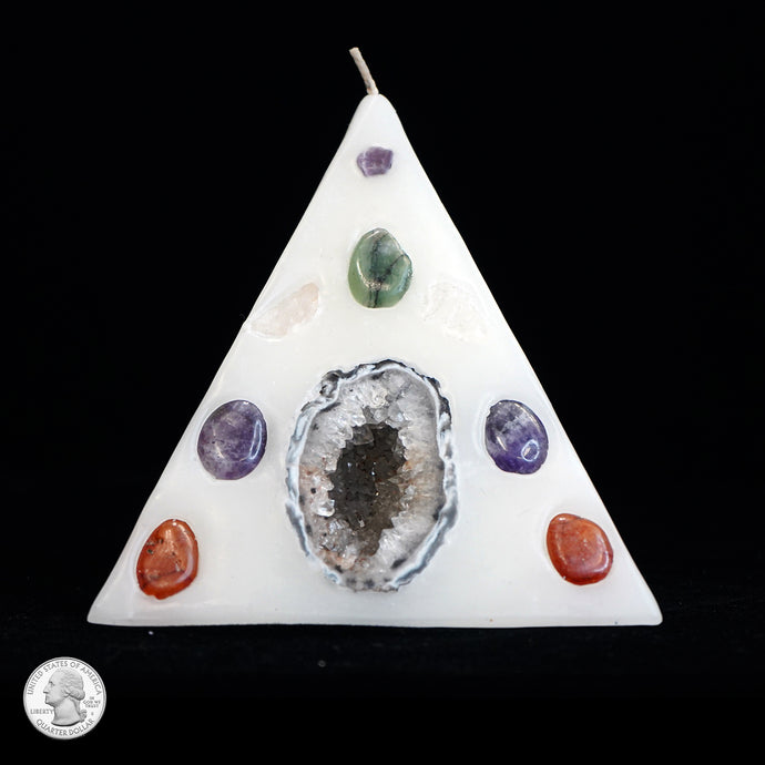 SINGLE GEODE PYRAMID CANDLE